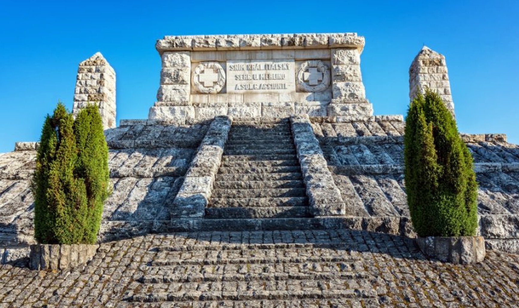 Mohyla Milana Rastislava Štefánika na Bradle: Památník Slovenské Historie
